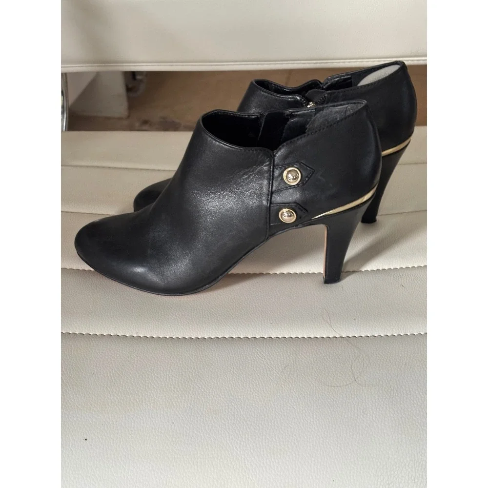 Vince Camuto Black Leather Ankle Booties Gold Hardware Stiletto Heel Size 7M